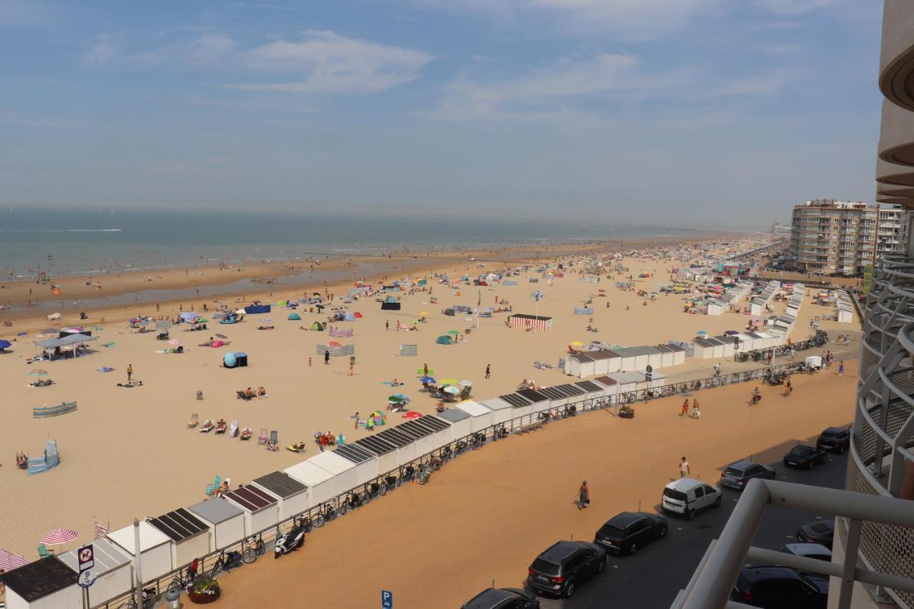 Appartement Met Zeezicht En Verwarmd Zwembad Ostend Exterior photo
