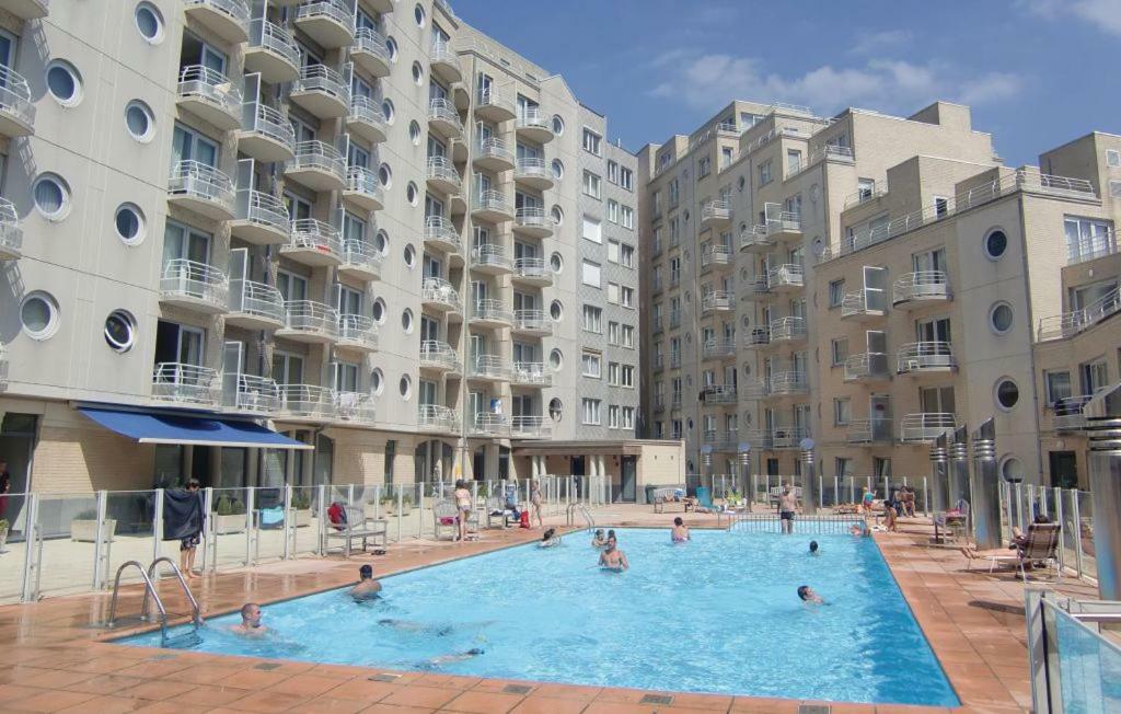 Appartement Met Zeezicht En Verwarmd Zwembad Ostend Exterior photo